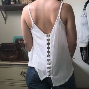 Reversible hook tank